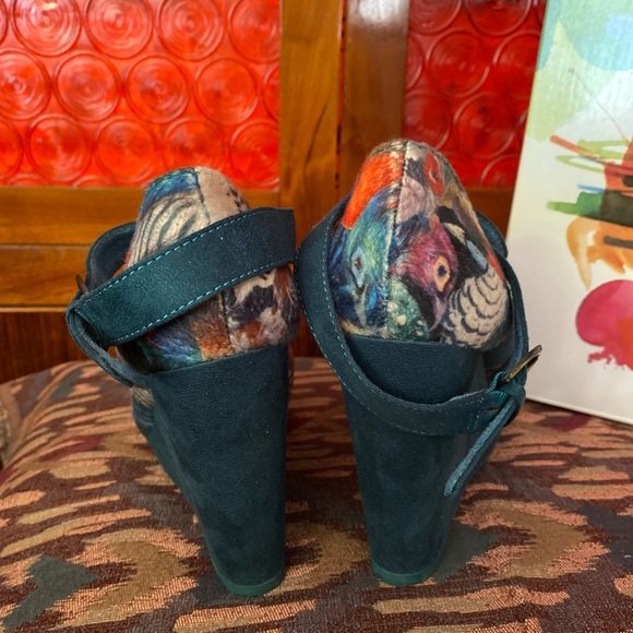 Desigual Authentic Size 7 Floral Velvet Kiwi Pump - Picture 4 of 5